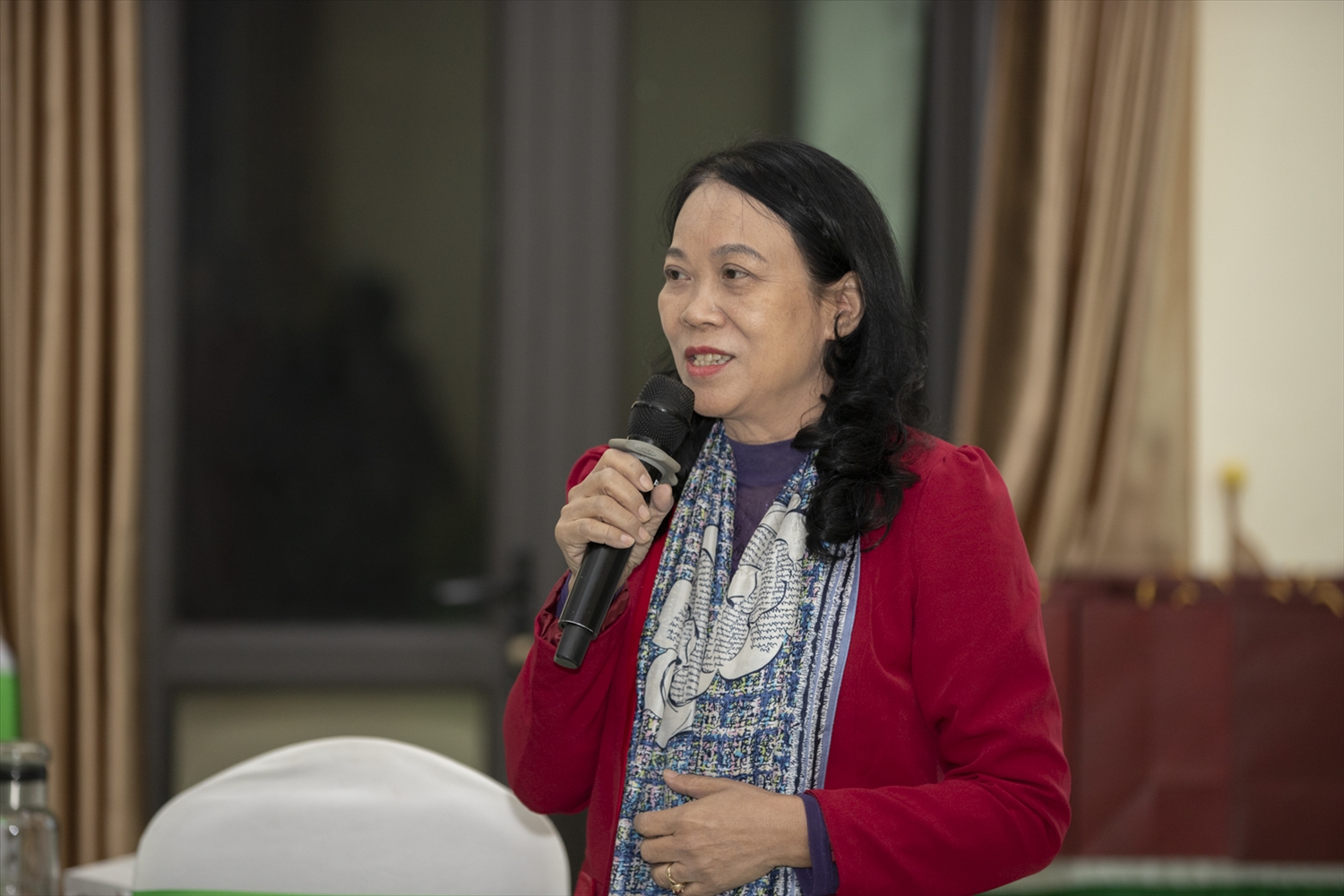 Nguyên Thứ trưởng, Phó Chủ nhiệm Ủy ban Dân tộc (nay là Bộ Dân tộc và Tôn giáo), nguyên Phó Trưởng ban chỉ đạo Tây Bắc Hoàng Thị Hạnh phát biểu tại Hội thảo