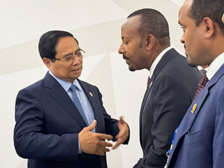 Thủ tướng Phạm Minh Chính và Thủ tướng Ethiopia Abiy Ahmed. (Ảnh: VGP/Nhật Bắc)