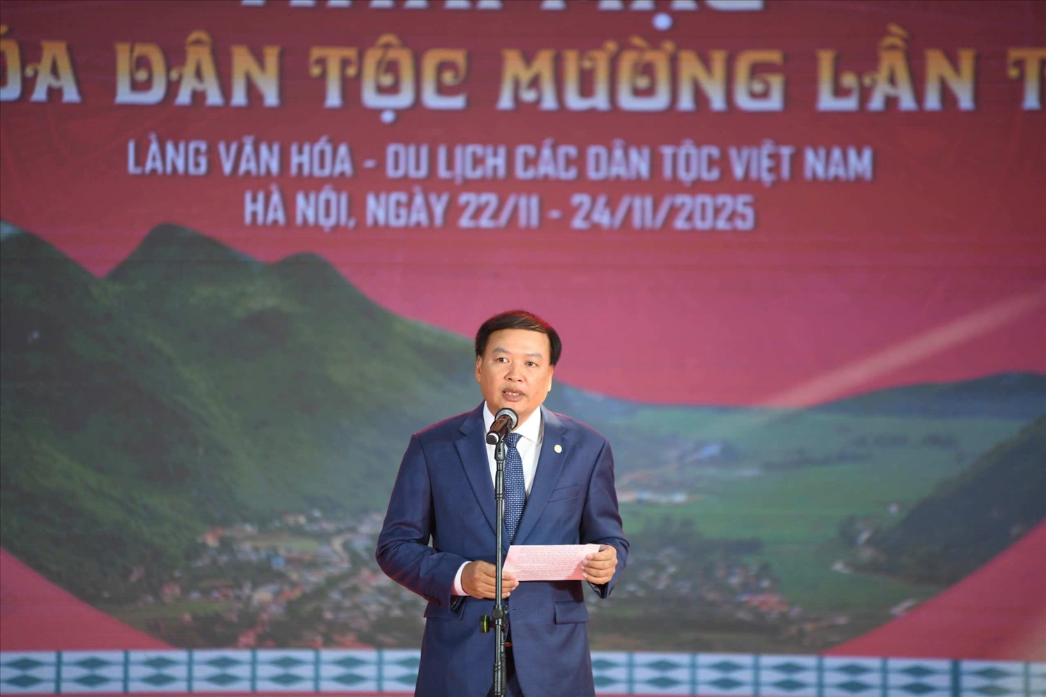 Ông Trịnh Ngọc Chung, Cục trưởng Cục Văn hóa các dân tộc Việt Nam phát biểu khai mạc ngày hội