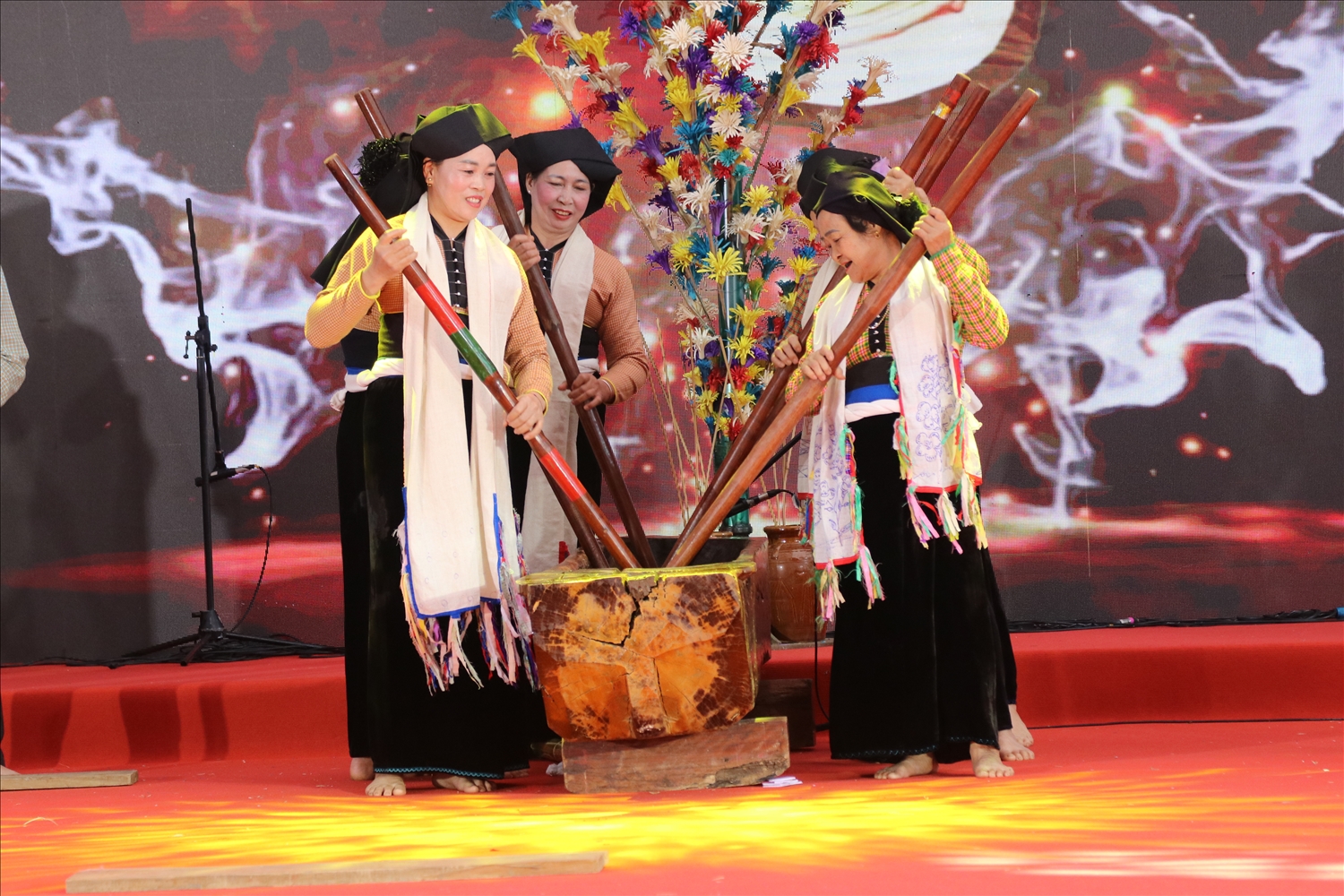 Màn đâm đuống của đồng bào Mường tỉnh Sơn La