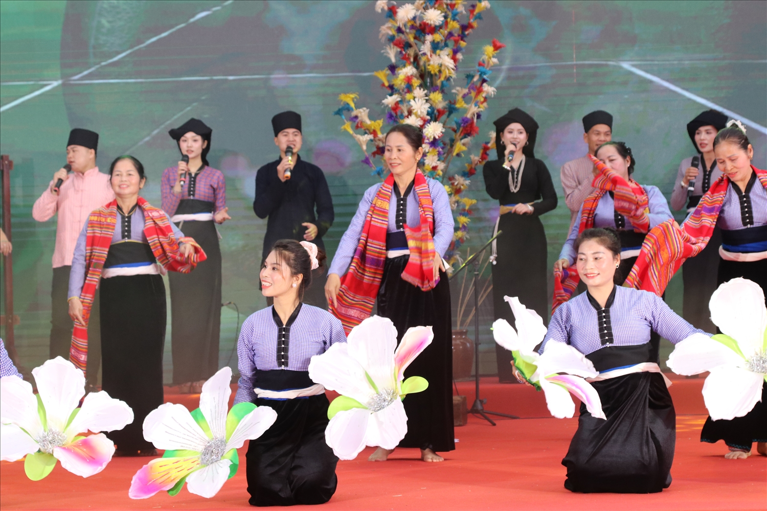 Màn biểu diễn của các nghệ nhân dân tộc Mường đến từ tỉnh Sơn La