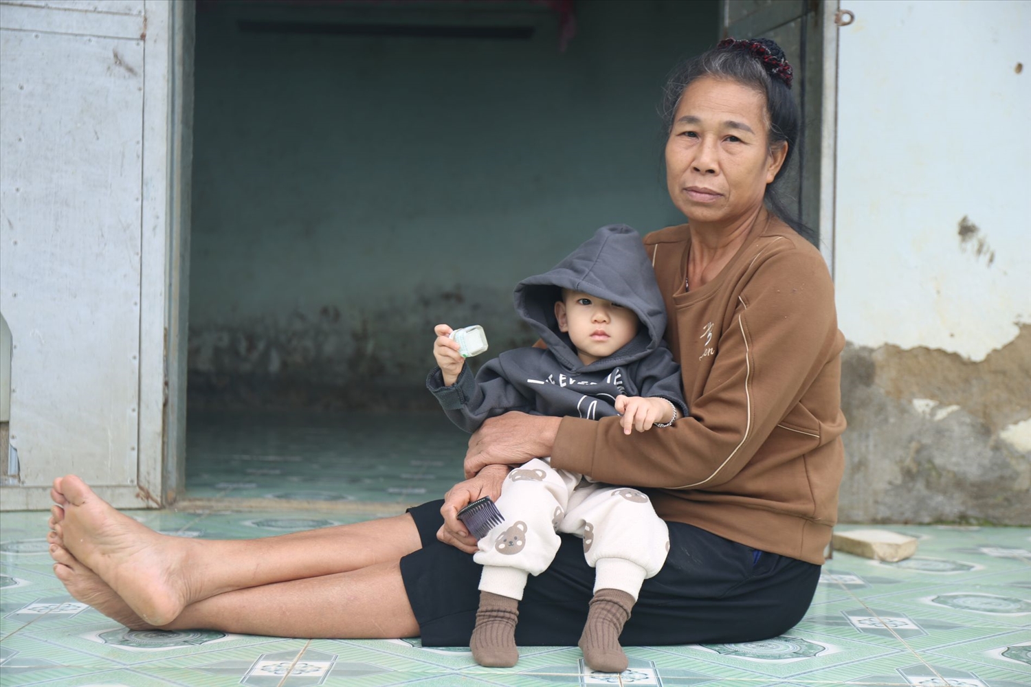 Bà Vi Thị Tuyết (58 tuổi) ở xóm Trô: Thu nhập thấp nên vẫn chưa thoát được nghèo