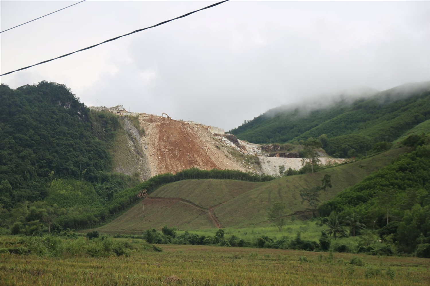 Xã Châu Lộc đang có đến 33 điểm mỏ khoáng sản được cấp phép, trong đó có 24 điểm mỏ đang hoạt động, 16 nhà máy, xưởng chế biến khoáng sản và 2 cơ sở chế tác đá mỹ nghệ.