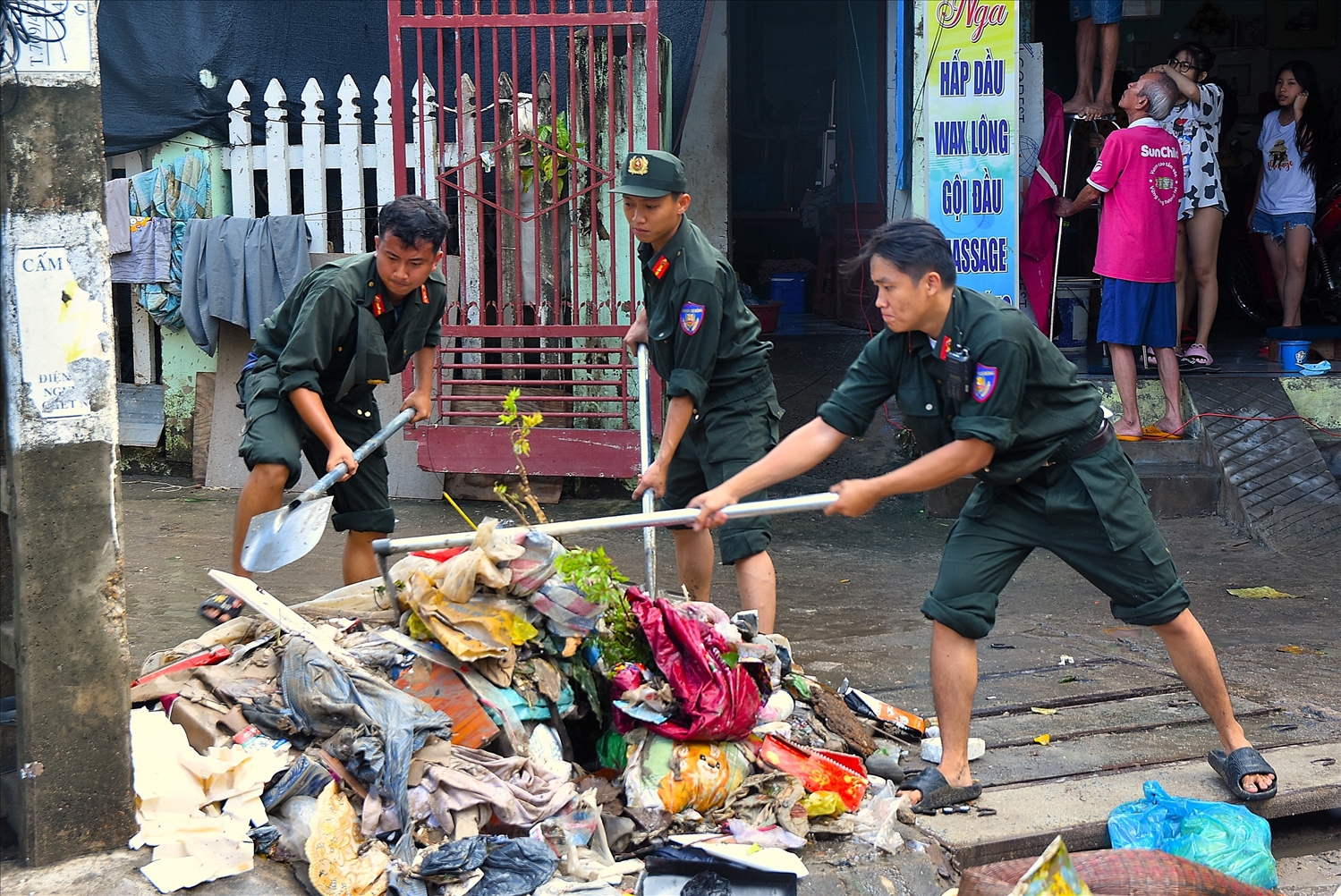 (Tin CTV) Từ Đồng Nai, hàng trăm tấn hàng cứu trợ lên đường đến vùng lũ 5