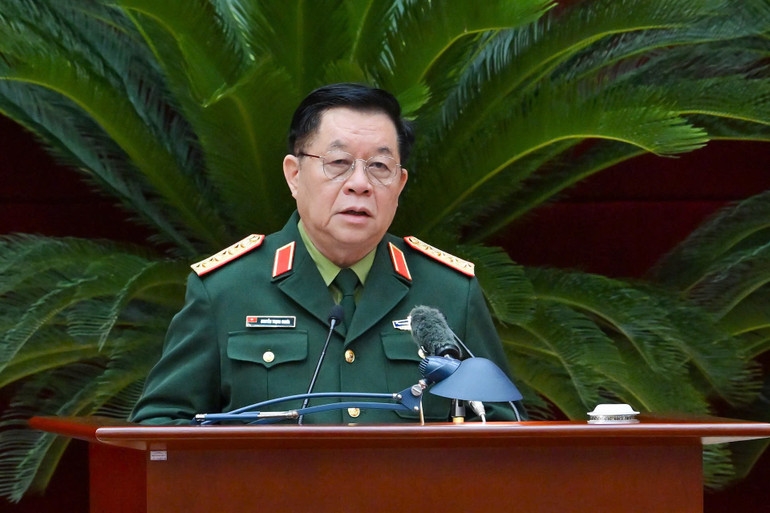 Đại tướng Nguyễn Trọng Nghĩa tham luận tại hội nghị. (Ảnh: Thủy Nguyên) 