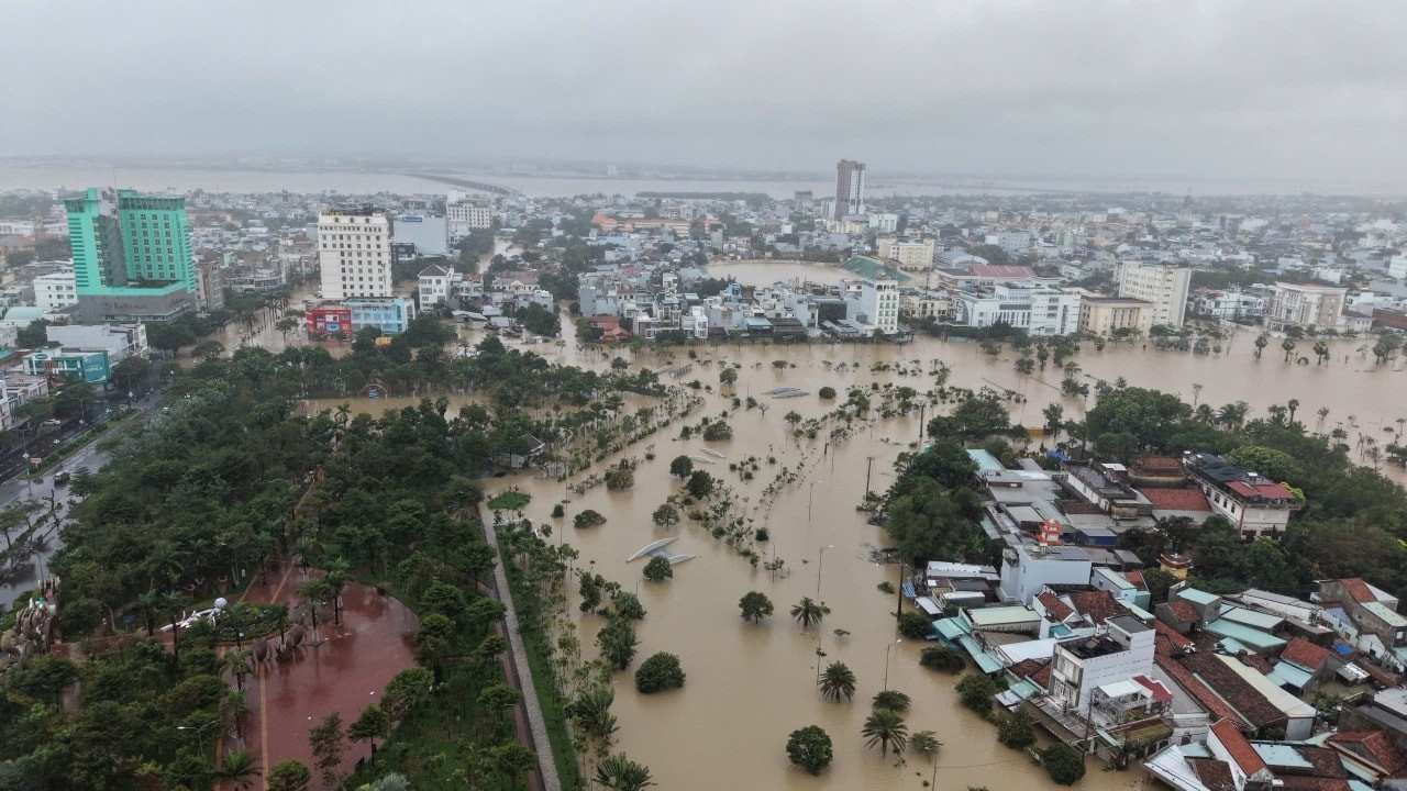 Mưa lũ gây thiệt hại nặng nề về người và tài sản tại các tỉnh miền Trung, Tây Nguyên (Ảnh IT)