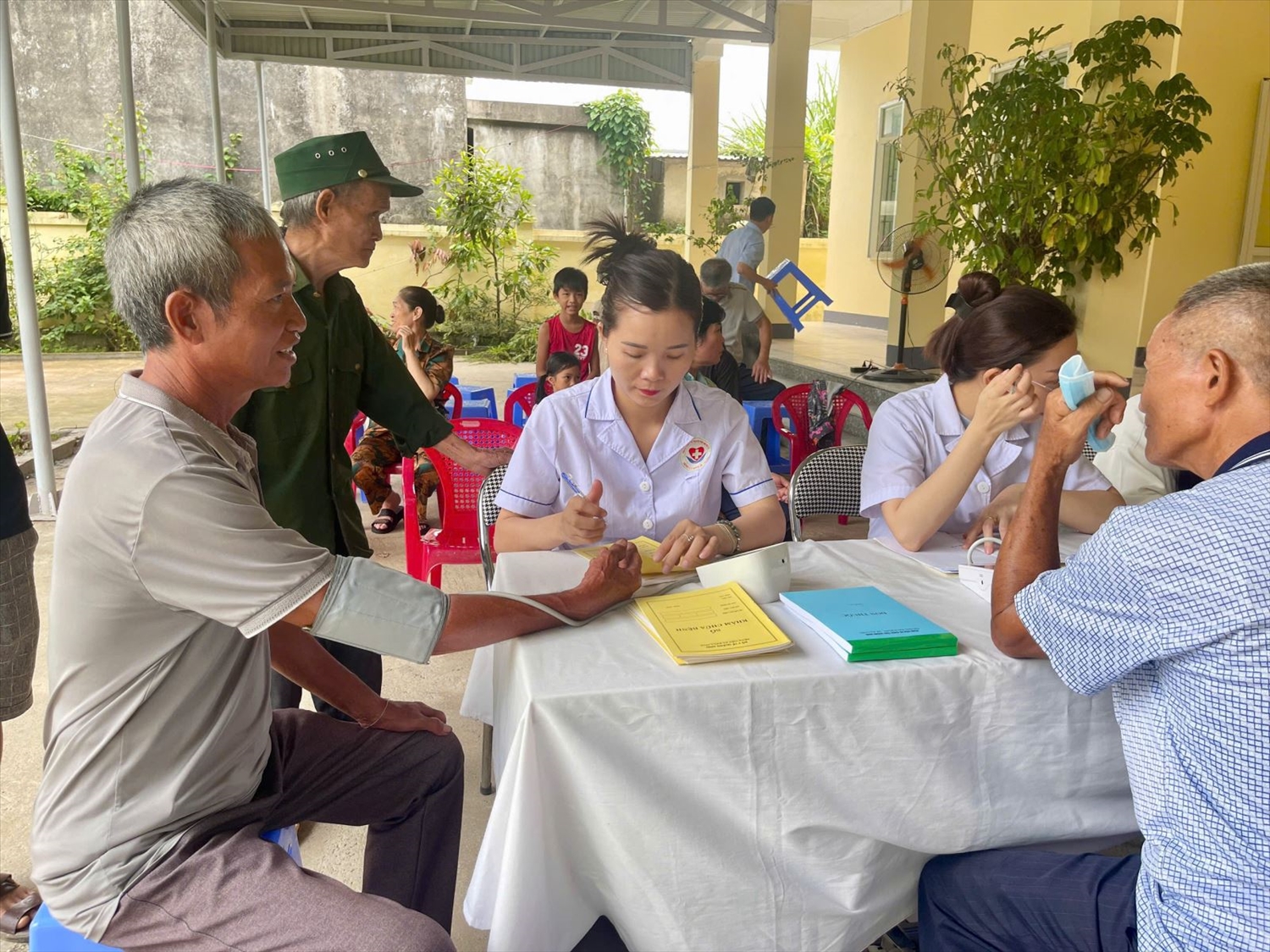 Bệnh viện Đa khoa tỉnh Quảng Ninh tổ chức khám sức khỏe cho người dân xã vùng cao Hải Sơn