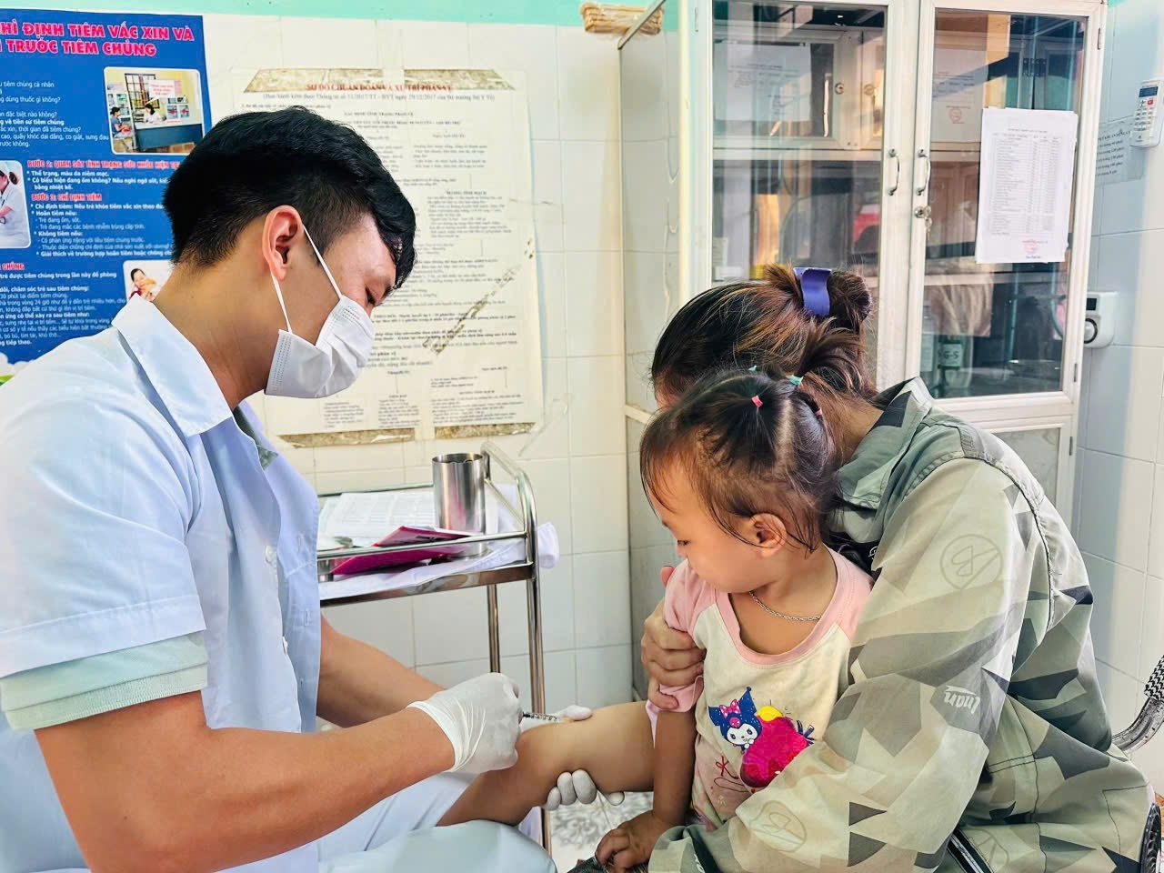 Ngành y tế tỉnh Quảng Ninh đặt mục tiêu mỗi trạm y tế xã có từ 4 đến 5 bác sỹ. Ảnh: Mỹ Dung