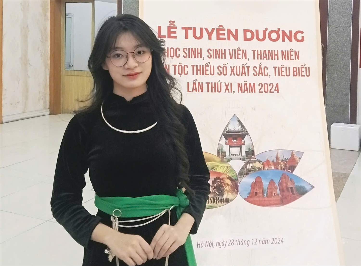 Em Hoàng Tiểu Lam tại Lễ tuyên dương học sinh, sinh viên, thanh niên dân tộc thiểu số xuất sắc, tiêu biểu lần thứ XI, năm 2024