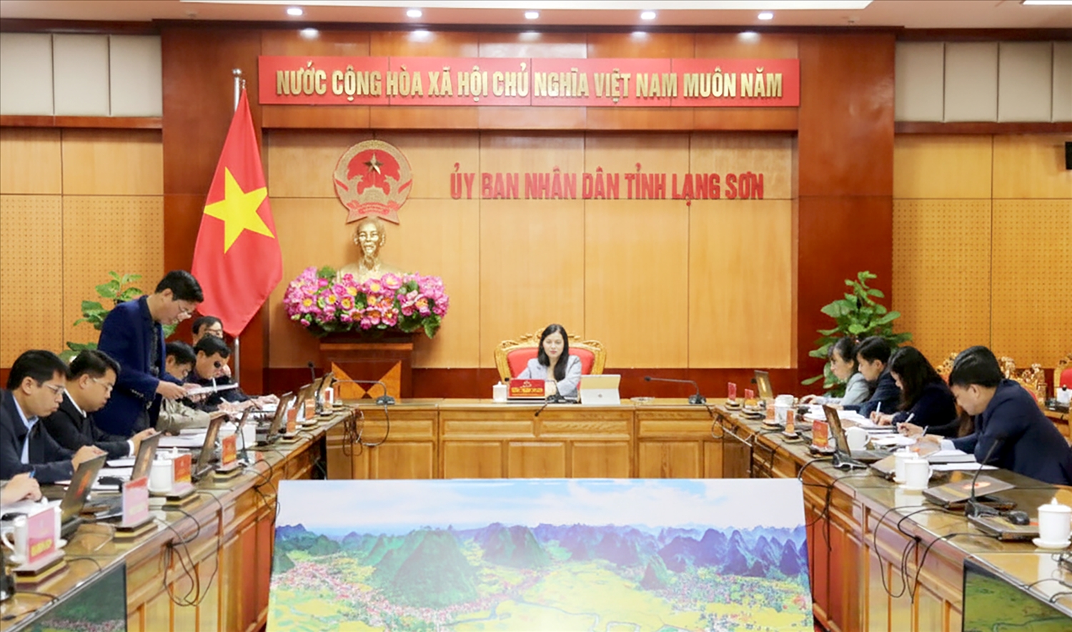 Trước đó, bà Trần Thanh Nhàn, Phó Chủ tịch UBND tỉnh Lạng Sơn đã chủ trì cuộc họp xem xét tiến độ triển khai thực hiện các dự án trong đó có Dự án Kè khắc phục sạt lở bờ sông Bắc Khê