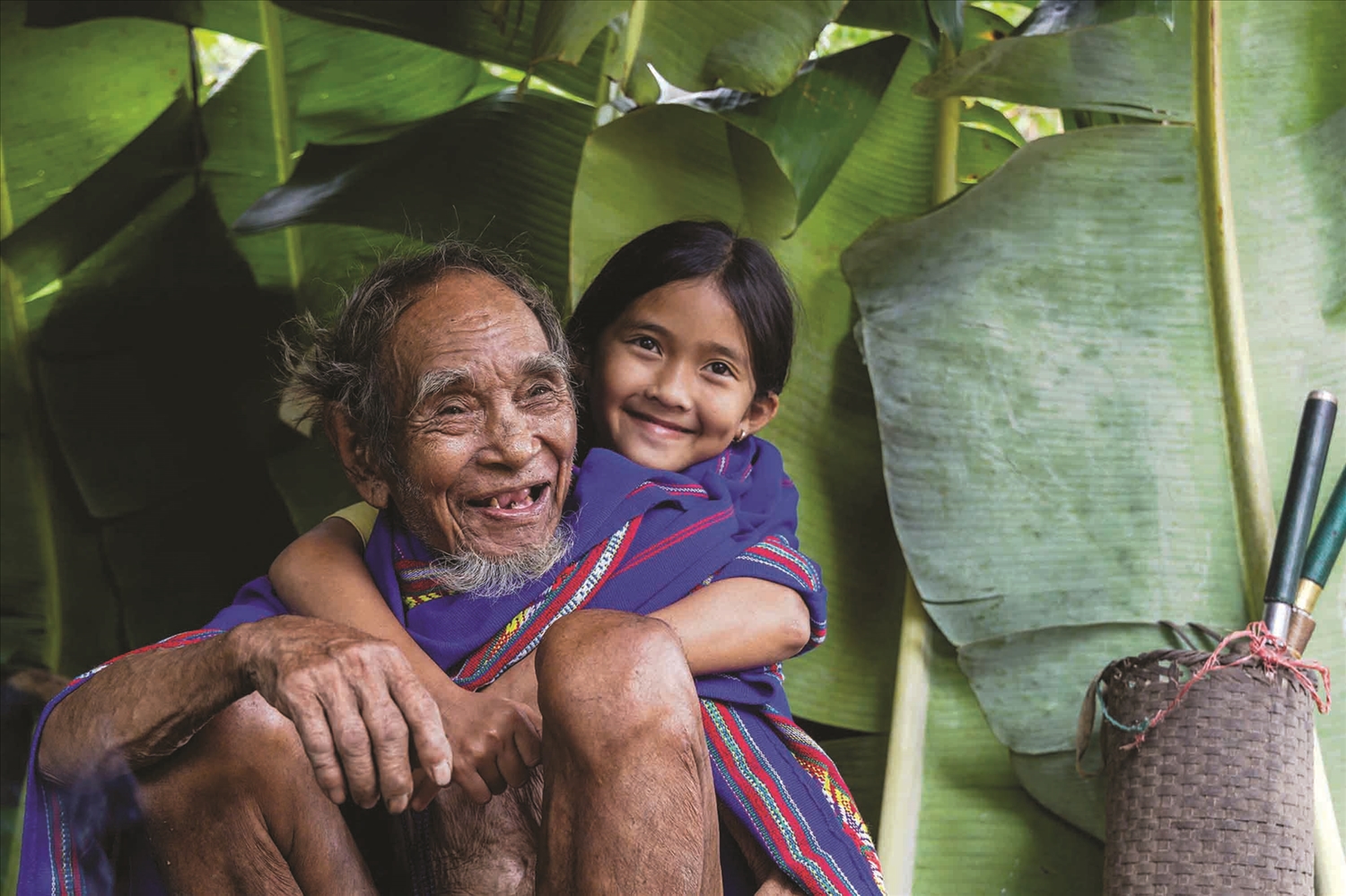 Nghệ nhân A Gíp mong muốn thế hệ con cháu sau này luôn tự hào, trân quý nét văn hóa truyền thống độc đáo của dân tộc mình