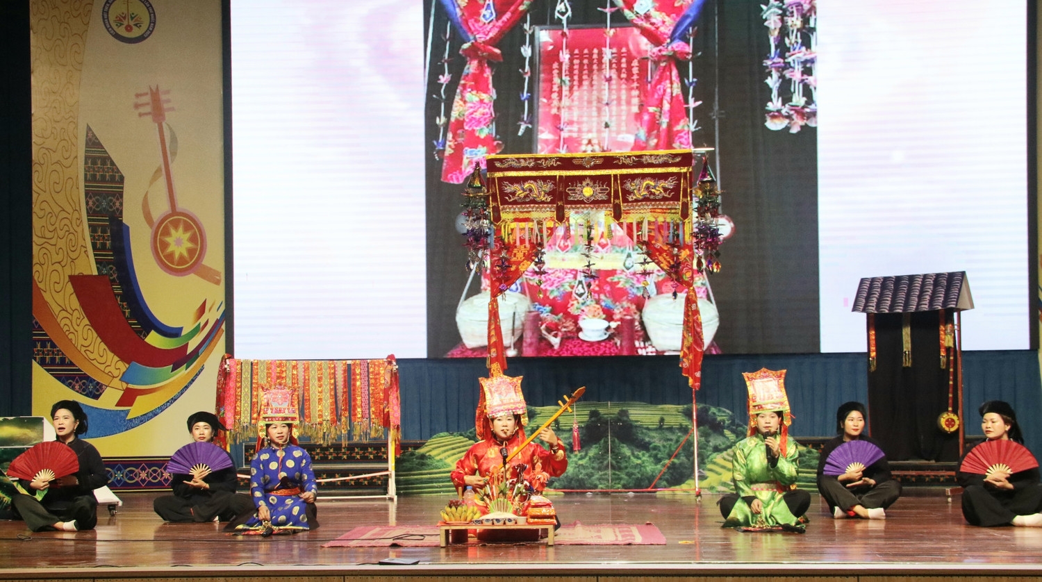 Trích đoạn tái hiện một nghi lễ Then trong sinh hoạt văn hóa truyền thống của người Tày, Nùng