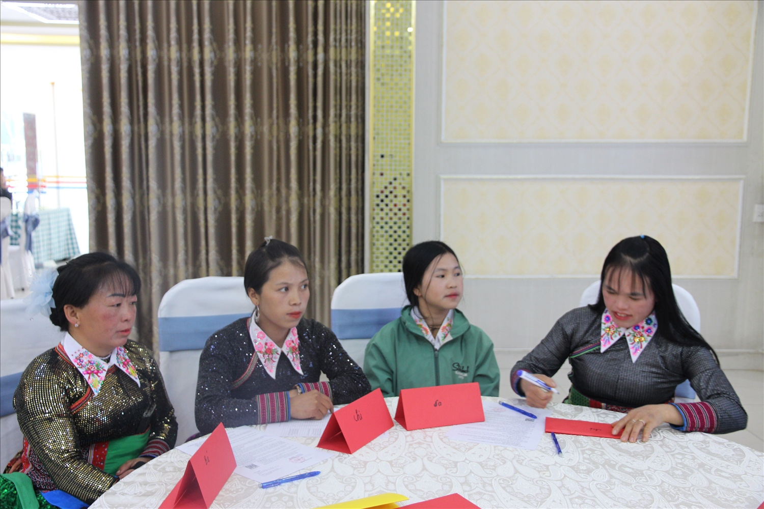 Qua lớp tập huấn chị em phụ nữ DTTS được cập nhật kiến thức, kỹ năng bán hàng và tiếp thị thông minh trong lĩnh vực du lịch (ảnh Trọng Bảo)