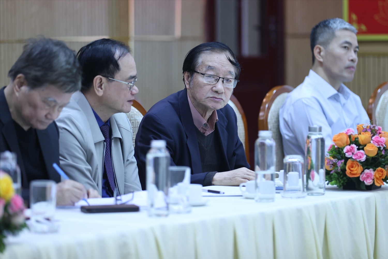 Các chuyên gia, nhà khoa học tham dự hội nghị góp ý vào hồ sơ dự thảo Luật Tín ngưỡng, tôn giáo