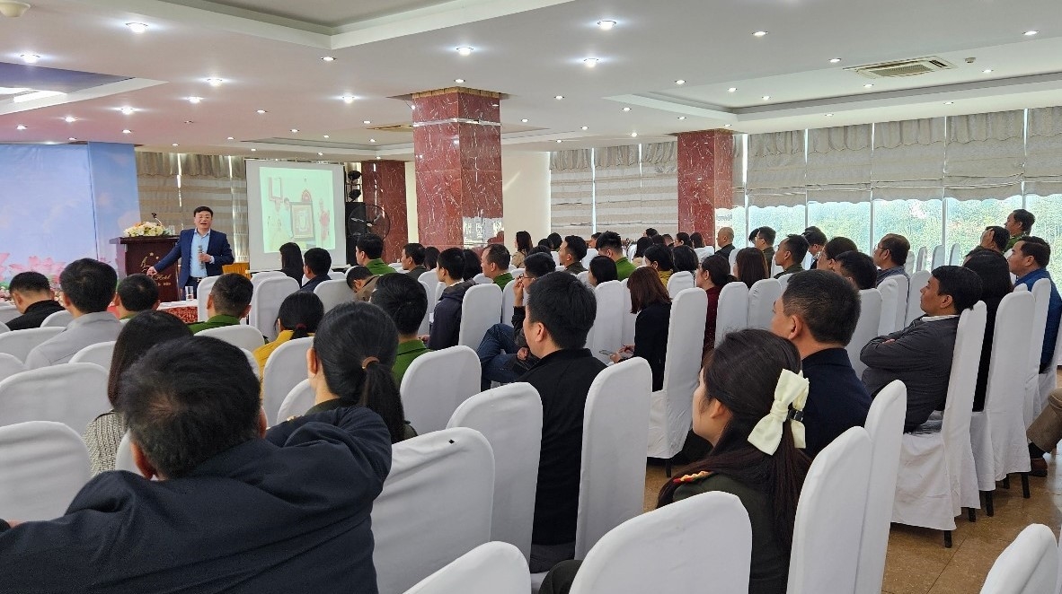 Các đại biểu tham dự Hội nghị bồi dưỡng nhằm cập nhật kiến thức pháp luật và những điểm mới trong quản lý nhà nước về tín ngưỡng, tôn giáo.