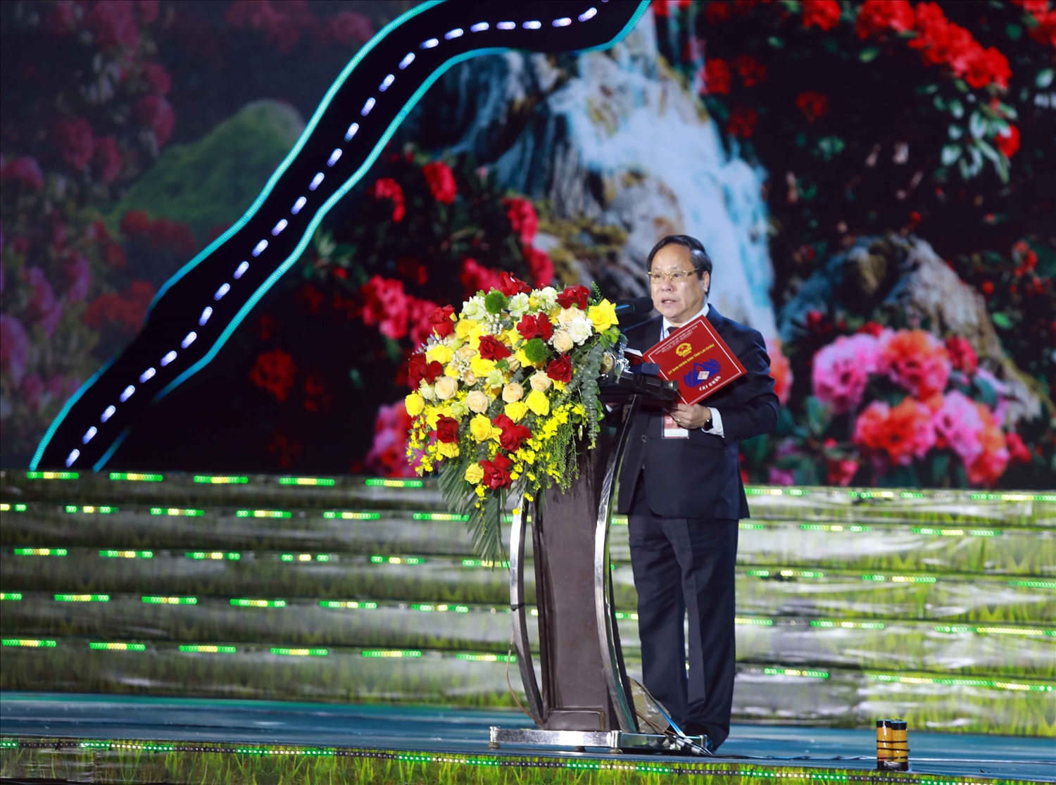 Ông Tống Thanh Hải phát biểu khia mạc Tuần Du lịch - Văn hóa và Giải Marathon Lai Châu lần thứ II, năm 2025 (ảnh Trọng Bảo)