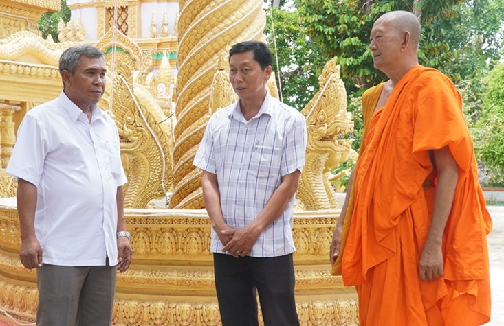 Hòa thượng Chau Cắt đã tích cực tham gia tuyên truyền chủ trương, chính sách của Đảng và Nhà nước đến với bà con Nhân dân