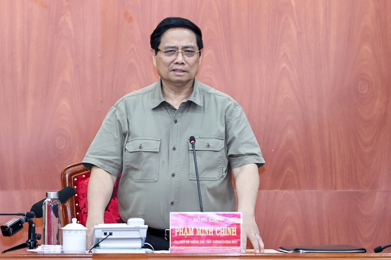 Thủ tướng: Triển khai ""chiến dịch Quang Trung" thần tốc dựng lại nhà cho đồng bào bị thiên tai - Ảnh: VGP/Nhật Bắc