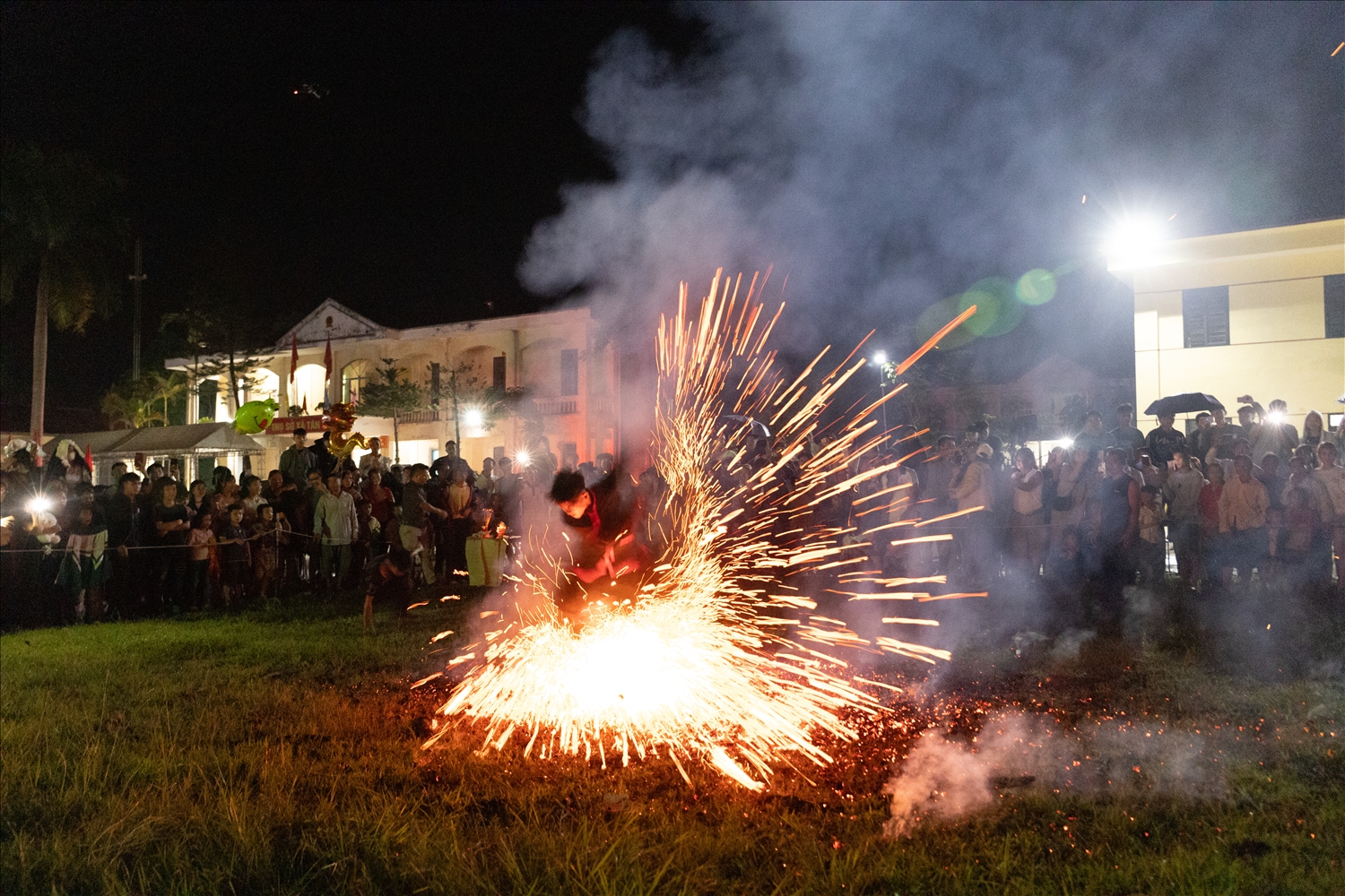 Đây là lần đầu tiên Lễ hội Nhảy lửa được tổ chức theo quy mô cấp tỉnh nhằm tôn vinh nghi lễ độc đáo gắn với tín ngưỡng và đời sống tinh thần của đồng bào Pà Thẻn