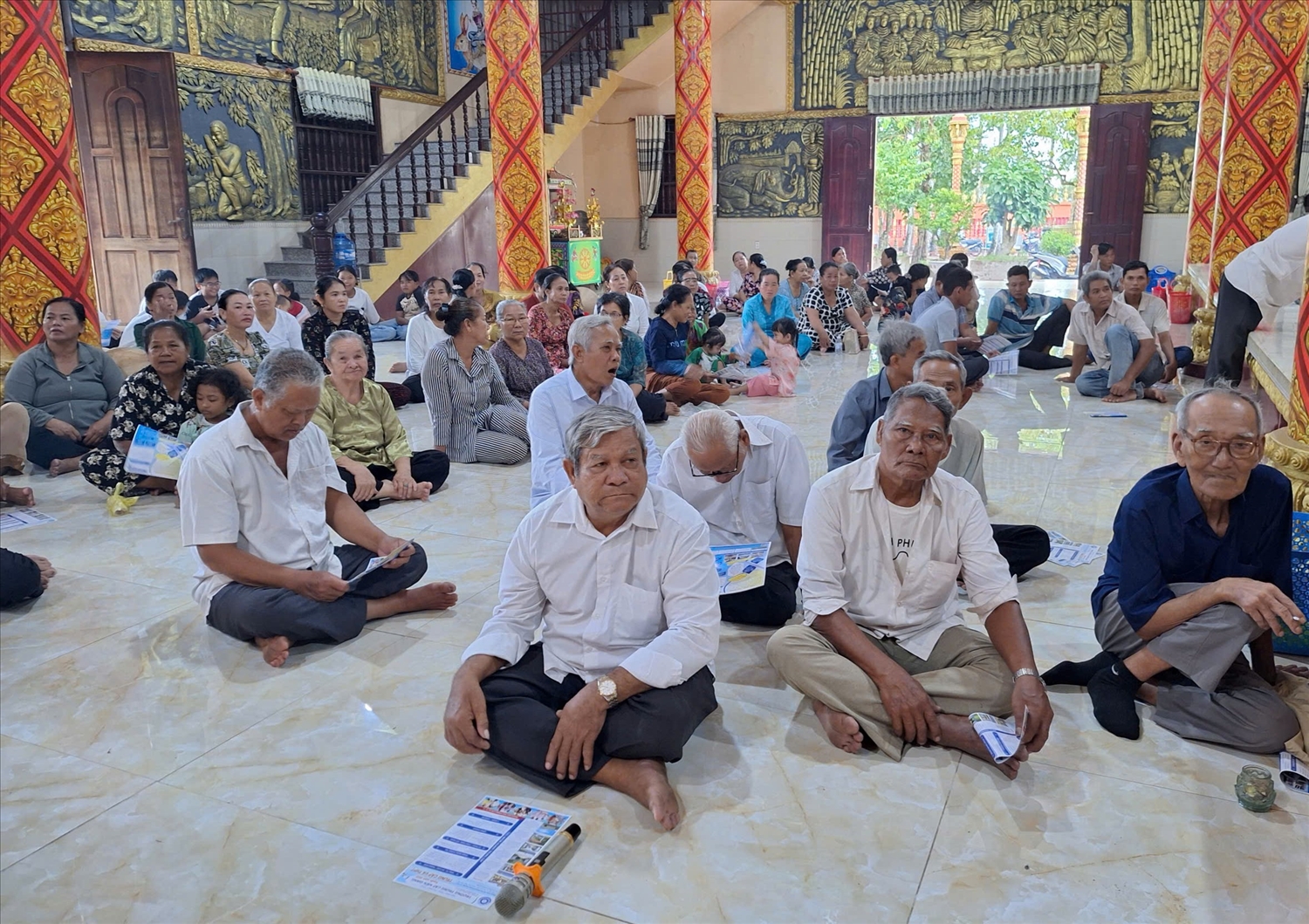 Bà con dân tộc Khmer tham dự buổi tư vấn đã hiểu rõ về lợi ích của học nghề, những ngành nghề đang có nhu cầu cao trên thị trường lao động