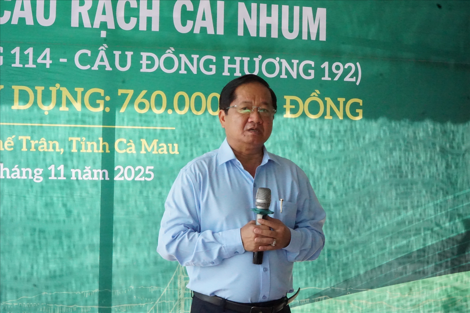 Ông Lê Thanh Triều, Phó Chủ tịch Thường trực Ủy ban MTTQ Việt Nam tỉnh Cà Mau phát biểu tại buổi khởi công cầu Rạch Cái Nhum 
