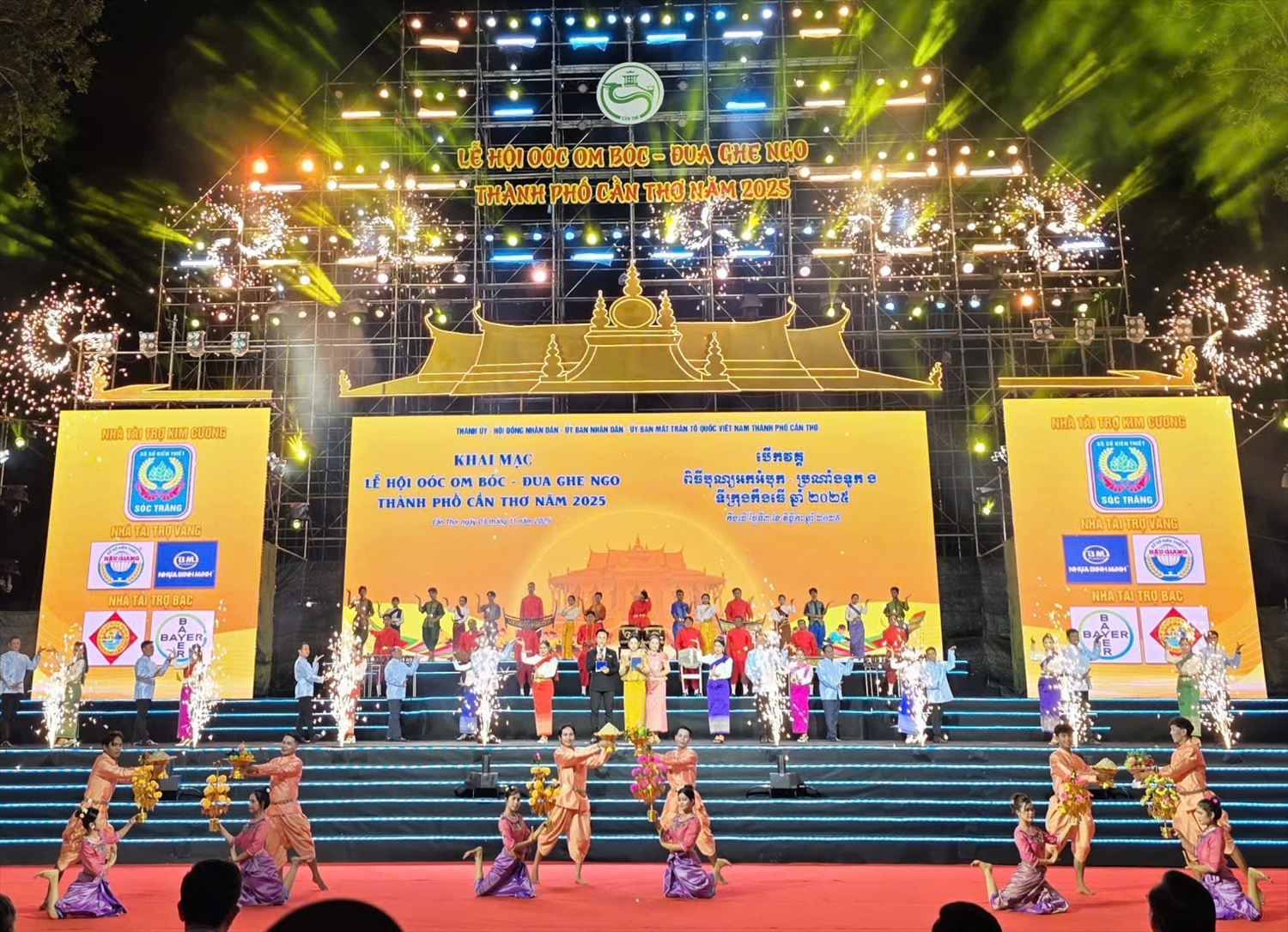 Những tiết mục văn nghệ đã làm bừng sáng di sản văn hóa Khmer giữa lòng Tây Đô 