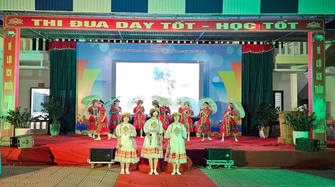 Tiết mục văn nghệ tại hội thi.(ảnh Quỳnh Trâm)