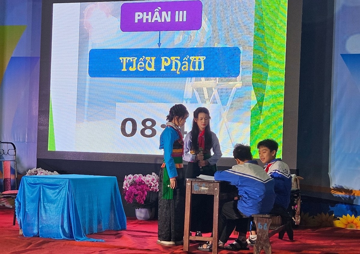 Phần thi tiểu phẩm của các đội thi tại hội thi.(ảnh Quỳnh Trâm)