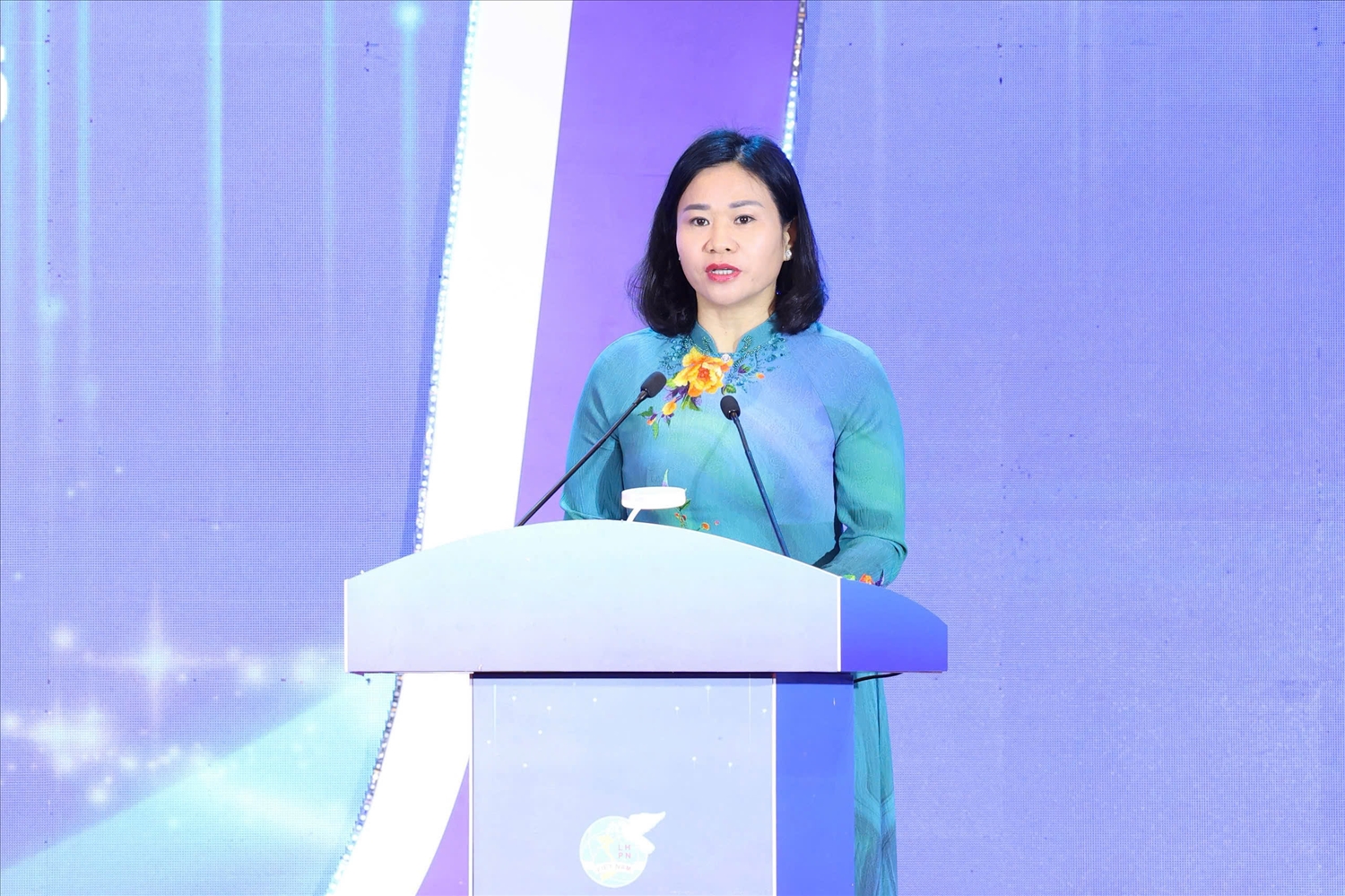 Bà Nguyễn Thị Tuyến, Phó Chủ tịch Ủy ban Trung ương Mặt trận Tổ quốc Việt Nam, Chủ tịch Hội LHPN Việt Nam phát biểu khai mạc Hội nghị 