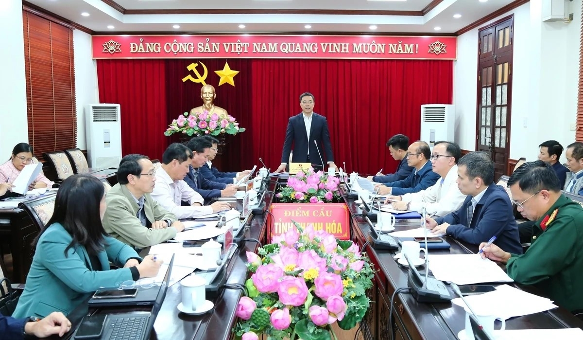 Phó Bí thư Thường trực Tỉnh ủy Thanh Hóa Nguyễn Hồng Phong phát biểu chỉ đạo tại hội nghị trực tuyến về phương án xóa lõm sóng, chiều ngày 3/11.