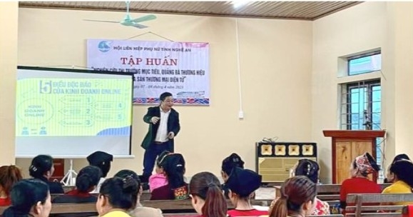 Tập huấn phát triển mô hình kinh tế cho chị em phụ nữ