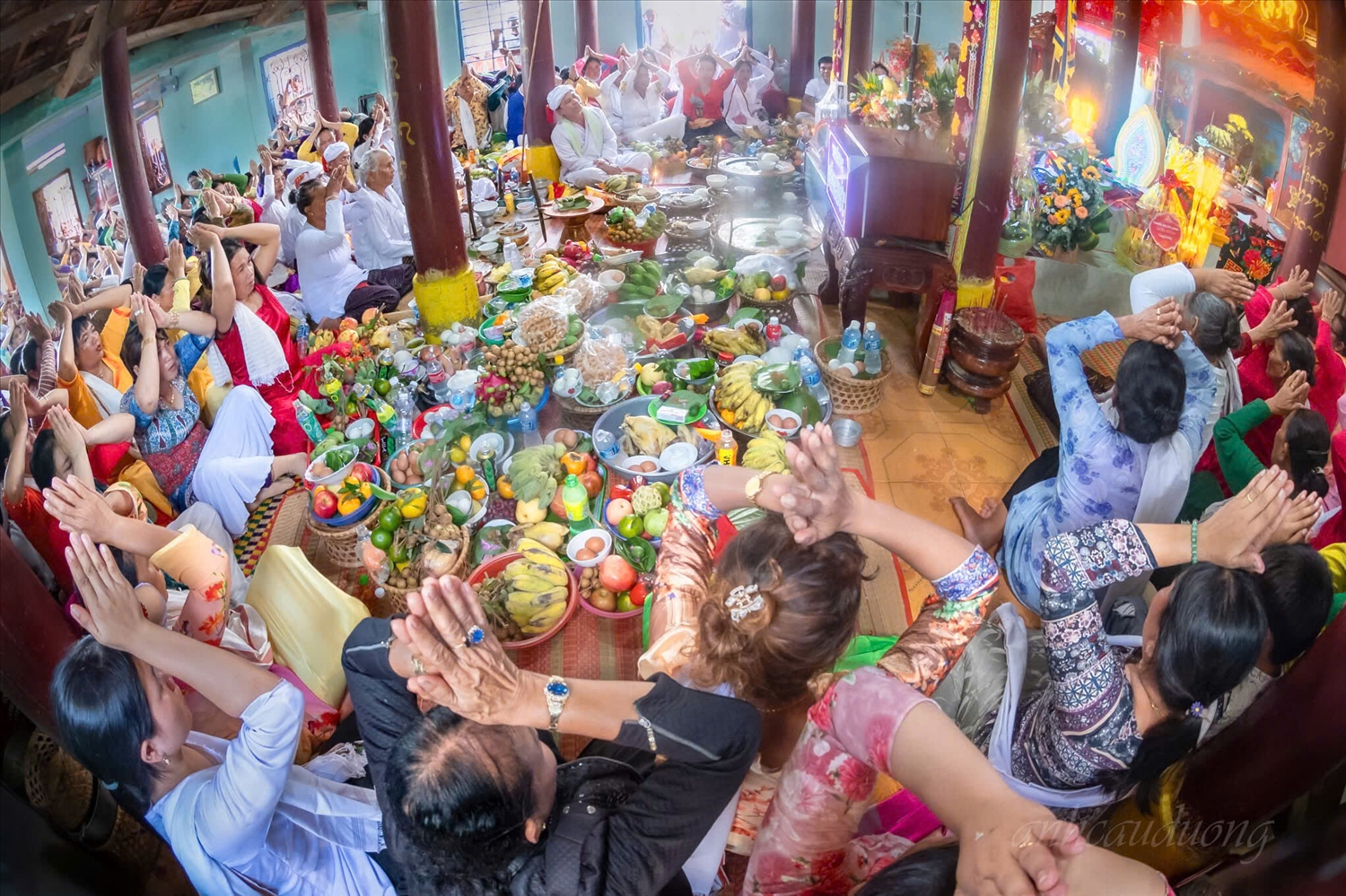 Nghi lễ dâng cúng tại đền thờ Po Cei khan mâh Bingu (Lăng cậu Hoa) tại xã Thuận Nam, tỉnh Lâm Đồng