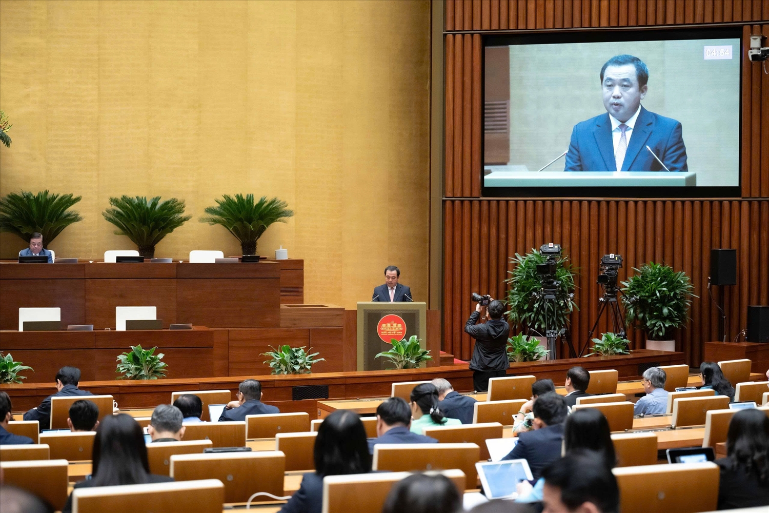 Quang cảnh phiên họp