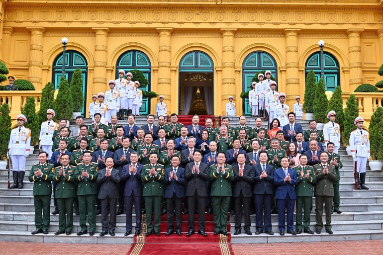 Chủ tịch nước Lương Cường và các đồng chí tham dự buổi lễ. (Ảnh: Thủy Nguyên)