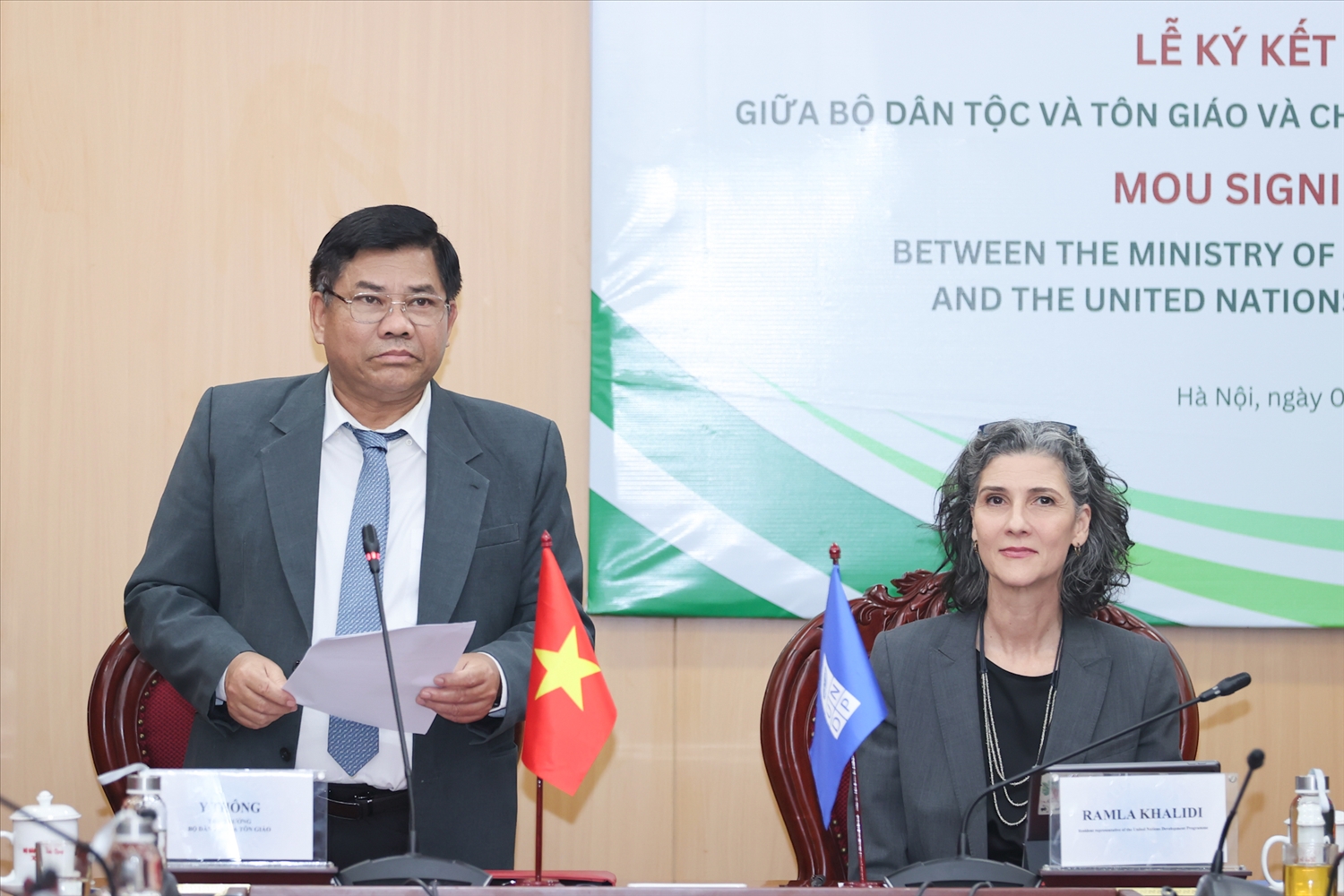 Thứ trưởng Bộ Dân tộc và Tôn giáo Y Thông phát biểu tại buổi lễ