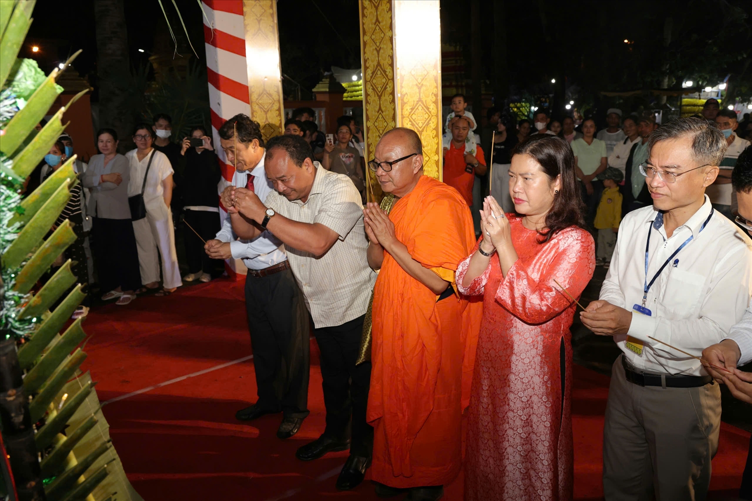 Ông Nguyễn Minh Tuấn – Phó Giám đốc Sở Văn hóa, Thể thao và Du lịch thành phố Cần Thơ cho biết, Lễ cúng Trăng là phong tục truyền thống góp phần nâng cao nhận thức trong việc bảo tồn và phát huy giá trị di sản văn hóa của đồng bào dân tộc Khmer, đáp ứng nhu cầu hưởng thụ văn hóa tinh thần cho Nhân dân trong thời kỳ hội nhập và phát triển. Qua đó, còn thể hiện sự quan tâm của Đảng và Nhà nước trong việc thực hiện chính sách dân tộc, phát huy tiềm năng thế mạnh của đồng bào các dân tộc thiểu số trên địa bàn thành phố gắn với chủ trương phát triển kinh tế, văn hóa và an sinh xã hội.
