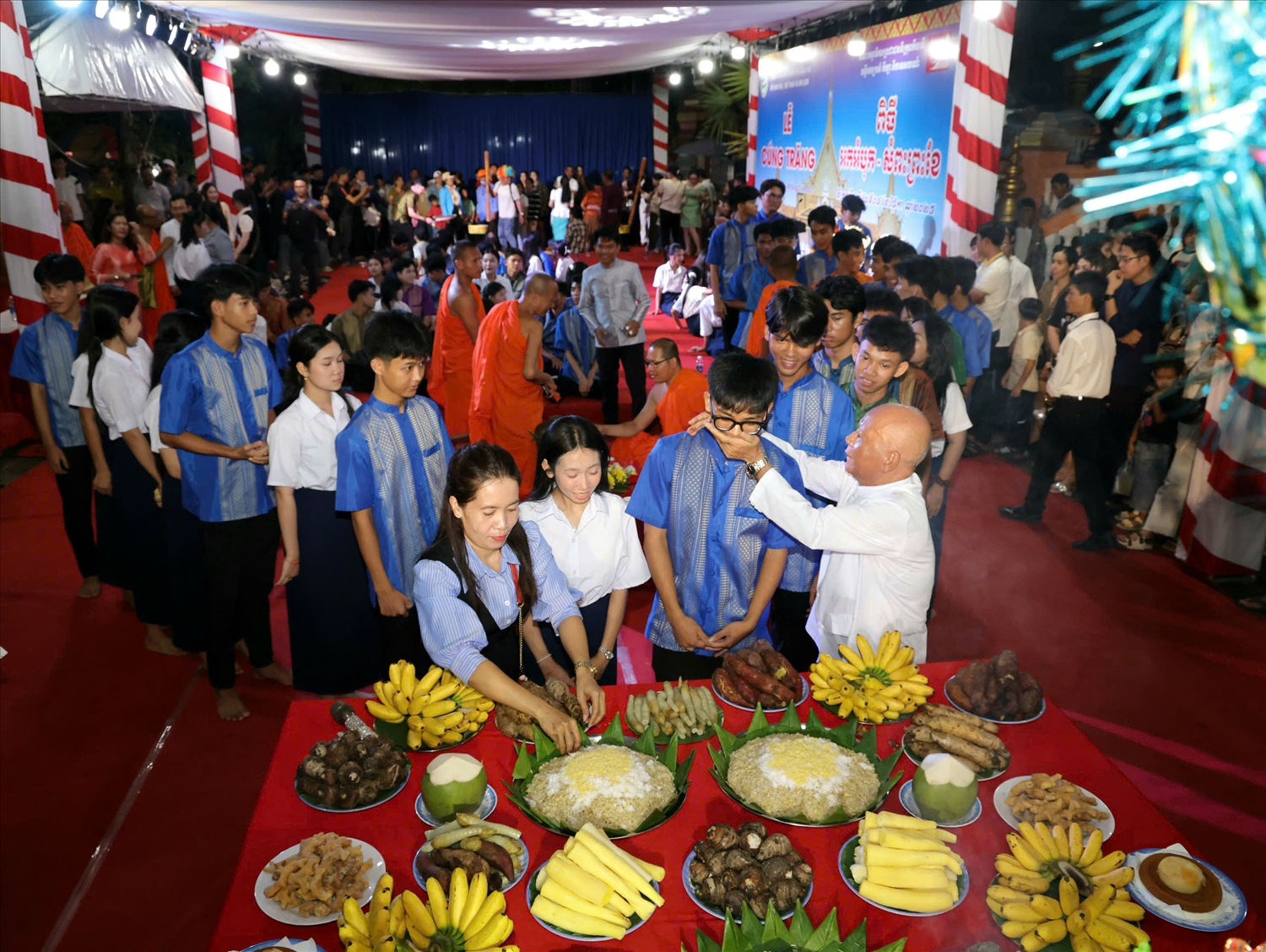 (CHÙM ẢNH) Nét đẹp Lễ cúng Trăng, đút cốm dẹp của đồng bào Khmer 9