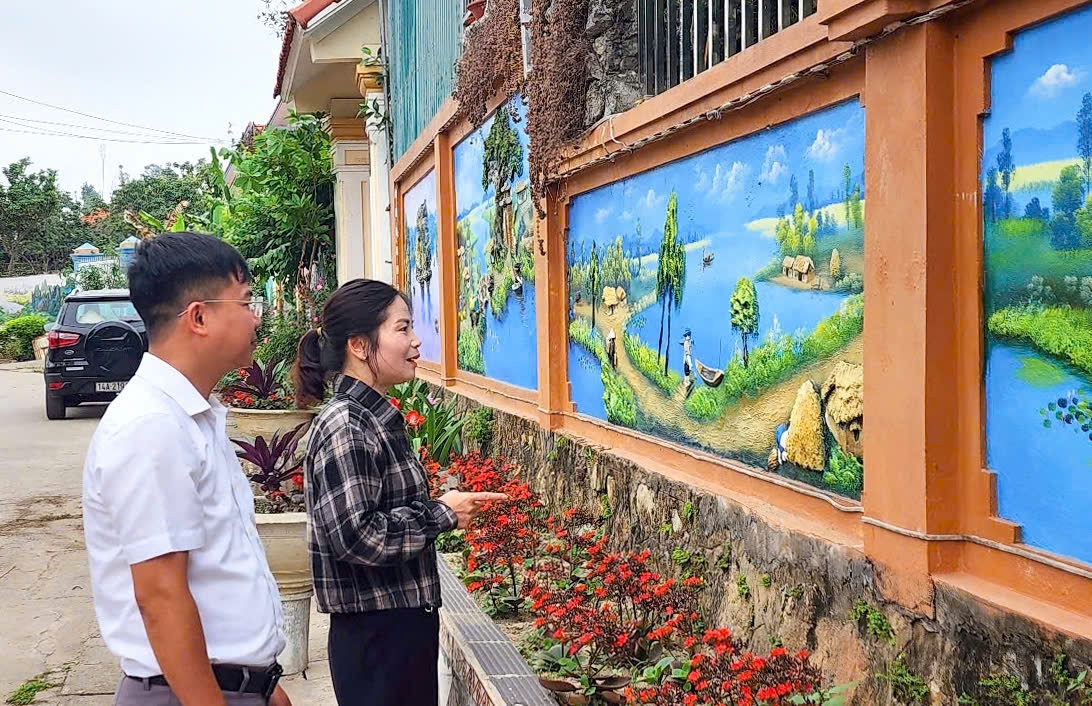 Bà Thúy luôn tận tụy và gương mẫu trong mọi việc. Ảnh: Mỹ Dung