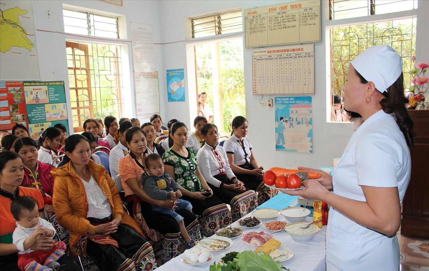 Tư vấn dinh dưỡng cho bà mẹ nuôi con nhỏ là một trong những giải pháp nâng cao chất lượng dân số vùng đồng bào DTTS&MN Nghệ An
