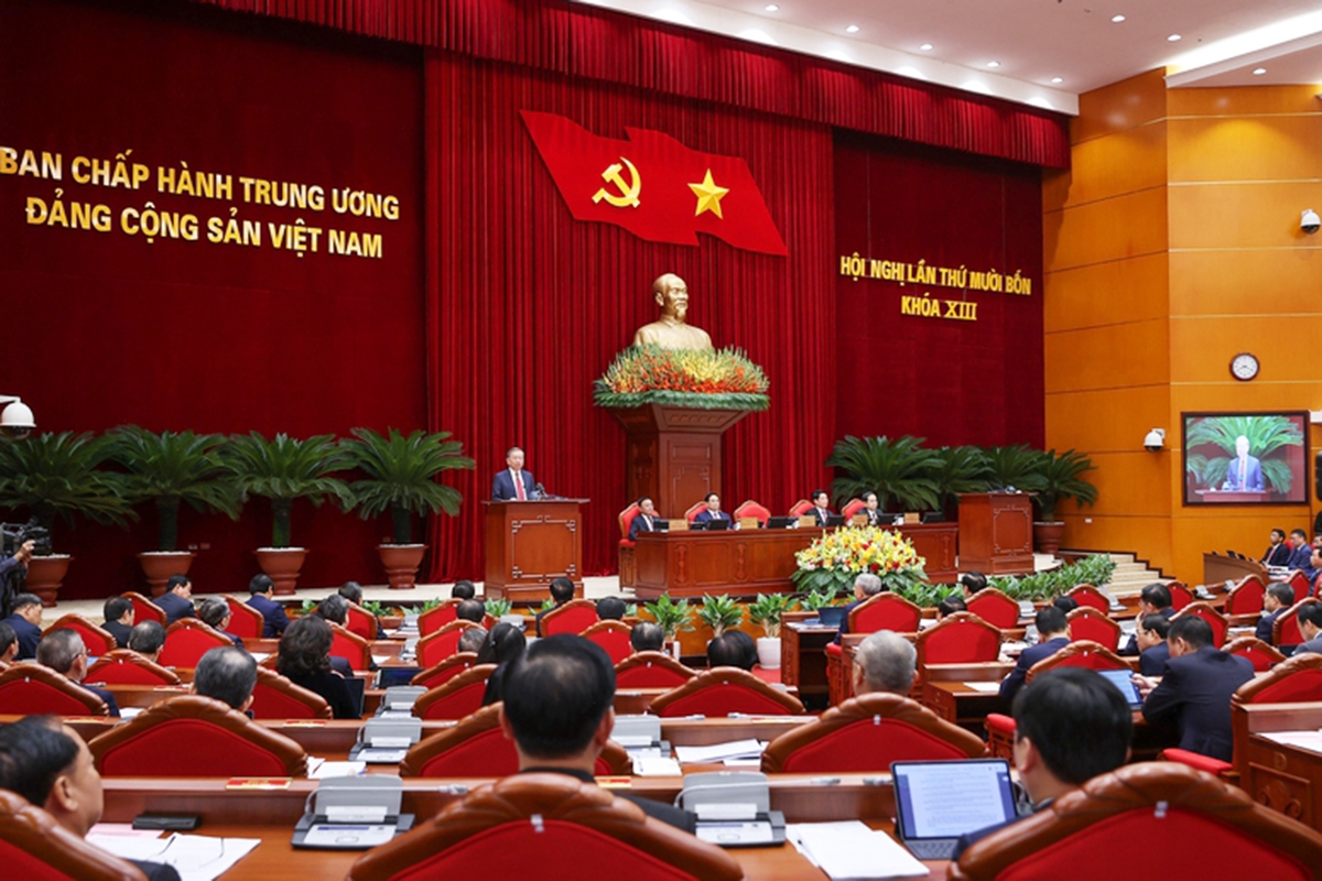 Tổng Bí thư Tô Lâm nêu rõ, trong lựa chọn, giới thiệu nhân sự tham gia Bộ Chính trị, Ban Bí thư khóa XIV, cần đặc biệt quan tâm tới 5 ""điểm cộng" - Ảnh: VGP/Nhật Bắc