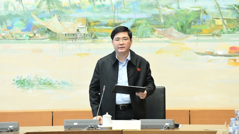 Đại biểu Nguyễn Tuấn Anh (Đoàn Cần Thơ) phát biểu tại tổ. (Ảnh: LÂM HIỂN) 