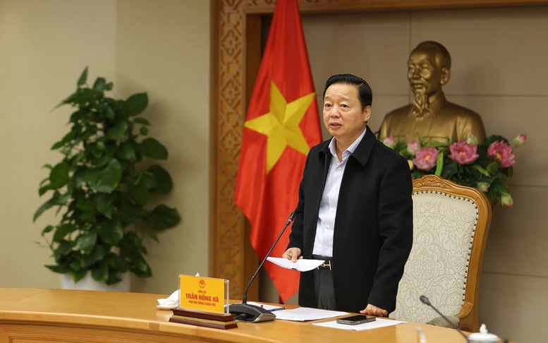 Phó Thủ tướng Trần Hồng Hà đề nghị phải dự báo ""với yêu cầu cao hơn", cung cấp thông tin "dày đặc hơn" cho từng giai đoạn: Trên biển, ven biển, khi bão đổ bộ, hoàn lưu vào đất liền và các hiện tượng mưa, lũ, lốc, sét sau bão - Ảnh: VGP/MInh Khôi