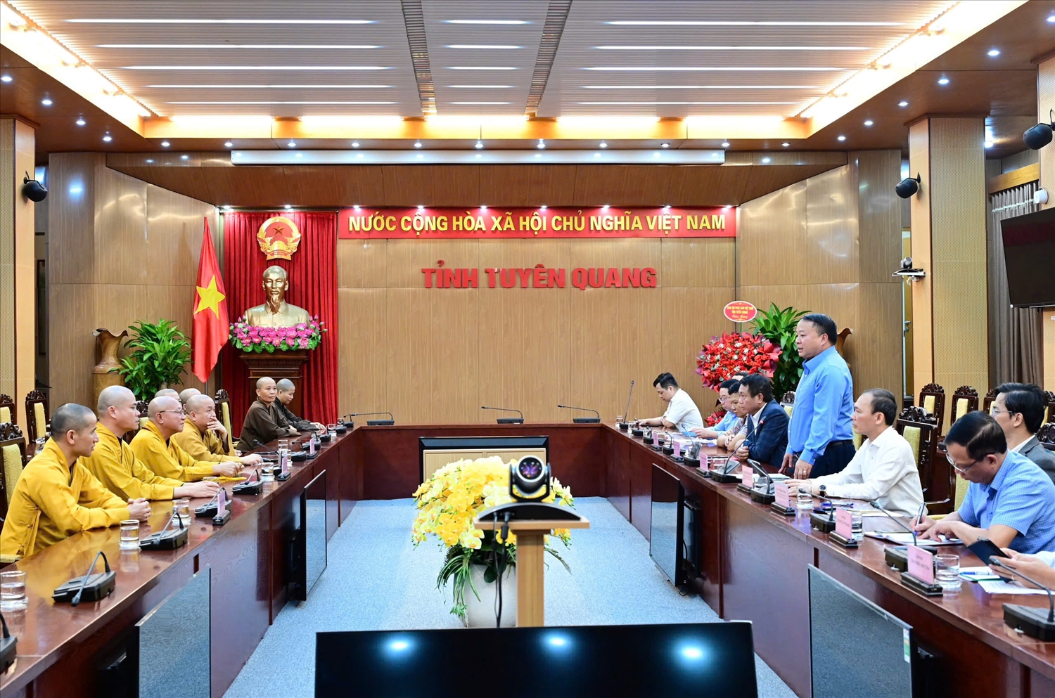 Chủ tịch UBND tỉnh Tuyên Quang mong muốn, Giáo hội Phật giáo tỉnh tiếp tục đồng hành cùng chính quyền trong công tác an sinh xã hội, tuyên truyền, vận động phật tử và Nhân dân nâng cao nhận thức, ứng dụng khoa học - kỹ thuật vào sản xuất, phát triển kinh tế, giảm nghèo bền vững