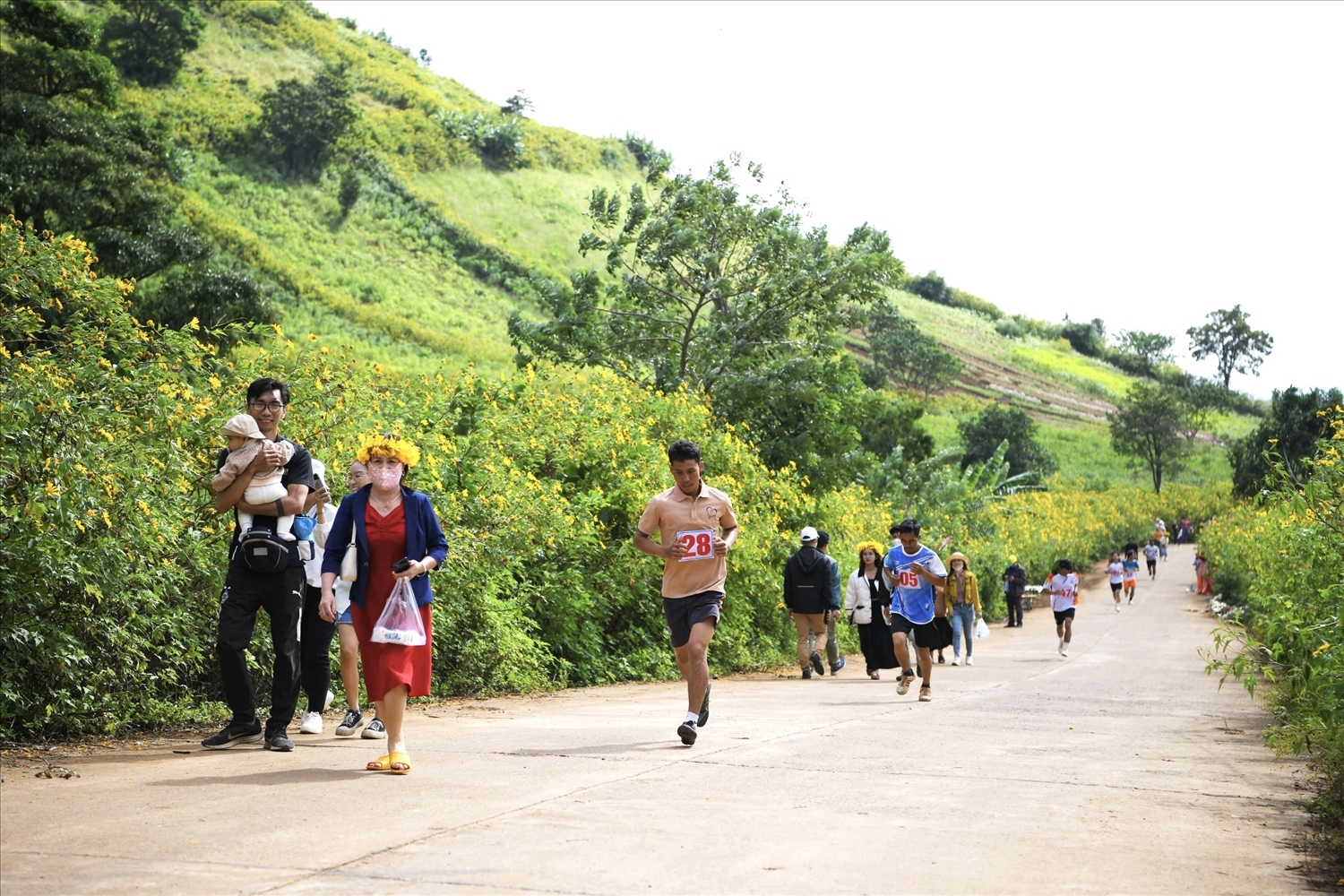 Các hoạt động thể thao sôi động, hấp dẫn diễn ra quanh khu vực núi lửa Chư Đang Ya