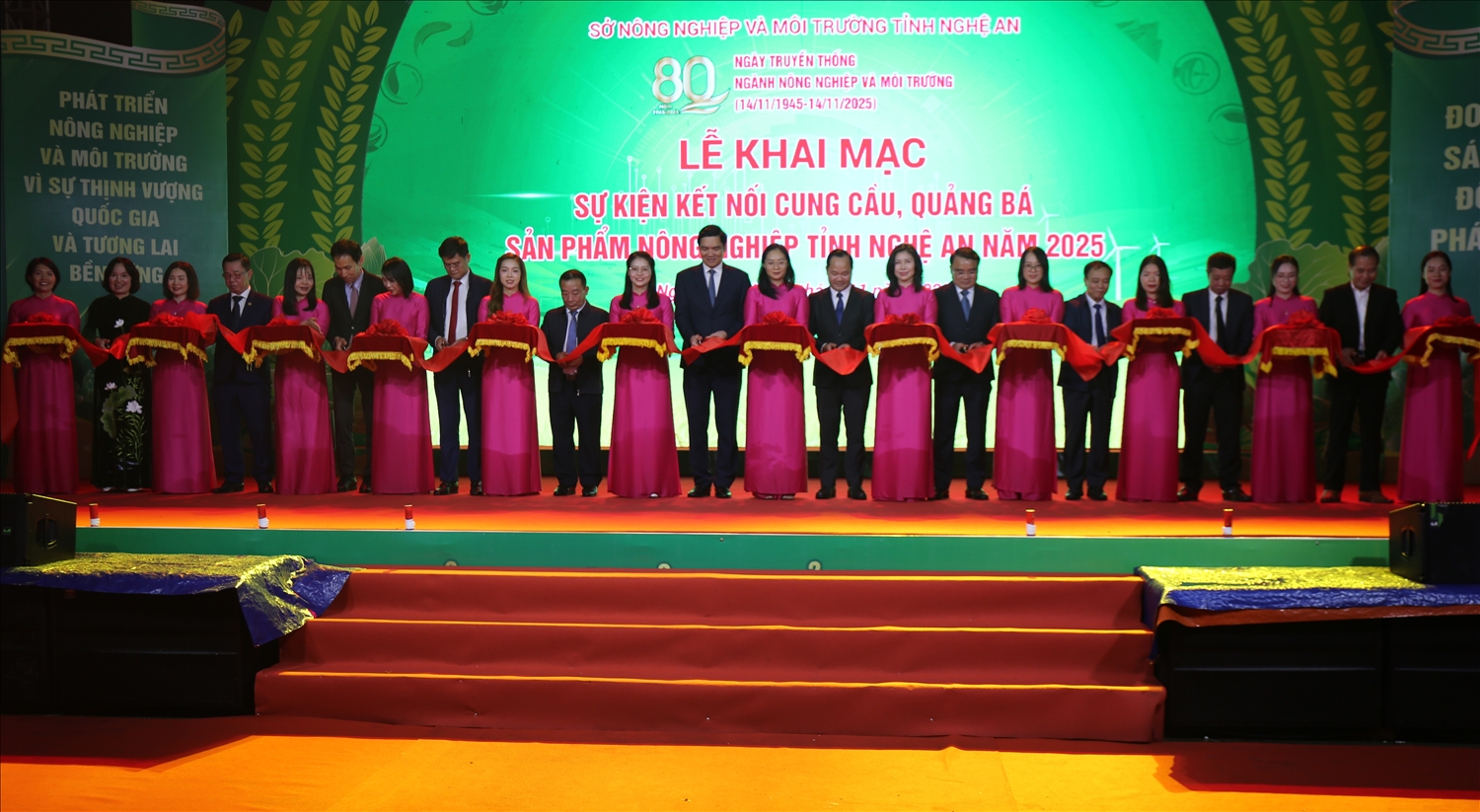 Cắt băng khai mạc sự kiện kết nối cung cầu, quảng bá sản phẩm nông nghiệp tỉnh Nghệ An