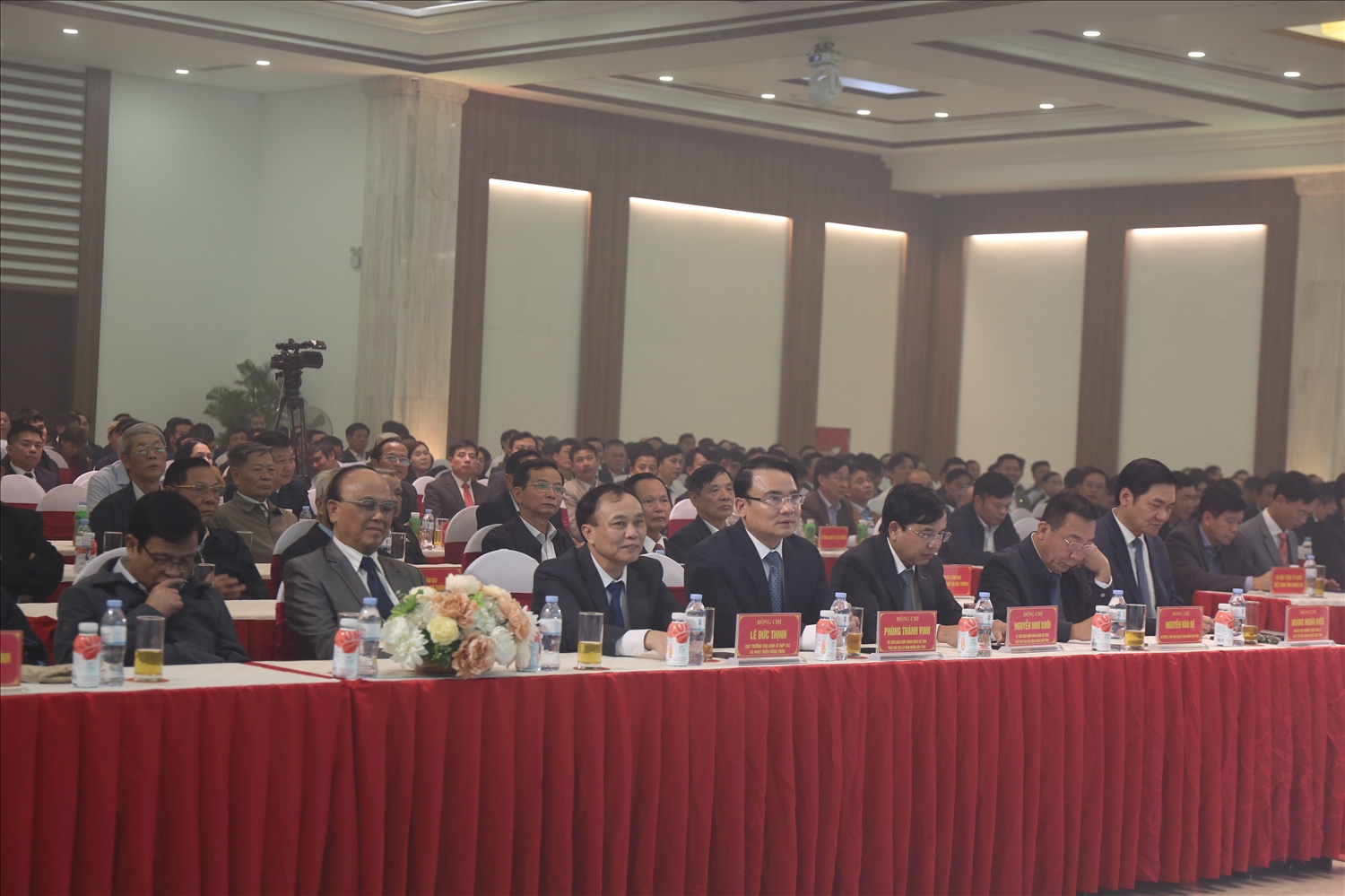 Lãnh đạo tỉnh, các sở ngành tham dự Lễ kỷ niệm - Ảnh: T.H