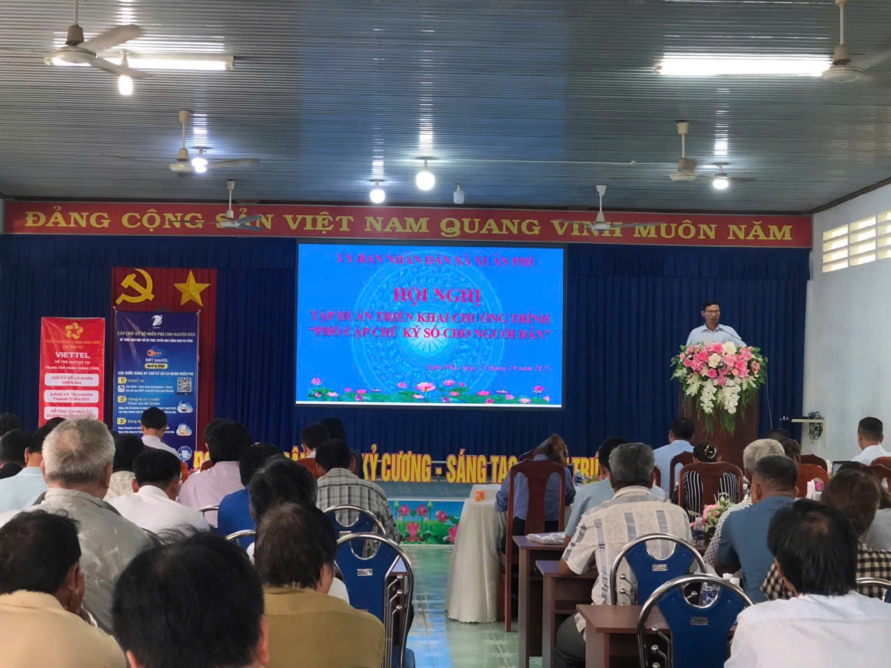 UBND xã Xuân Phú, tỉnh Đồng Nai phát động chiến dịch 30 ngày phổ cập chữ ký số cho người dân trên địa bàn (từ 24/10 đến 24/11/2025).