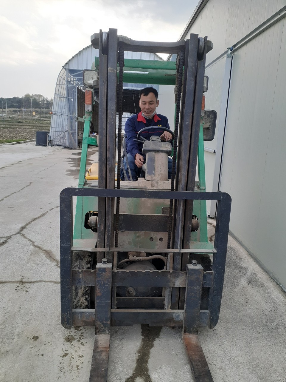 Lao động người Lai Châu phấn khởi tham gia xuất khấu làm việc tại Hàn Quốc. (Ảnh TL)