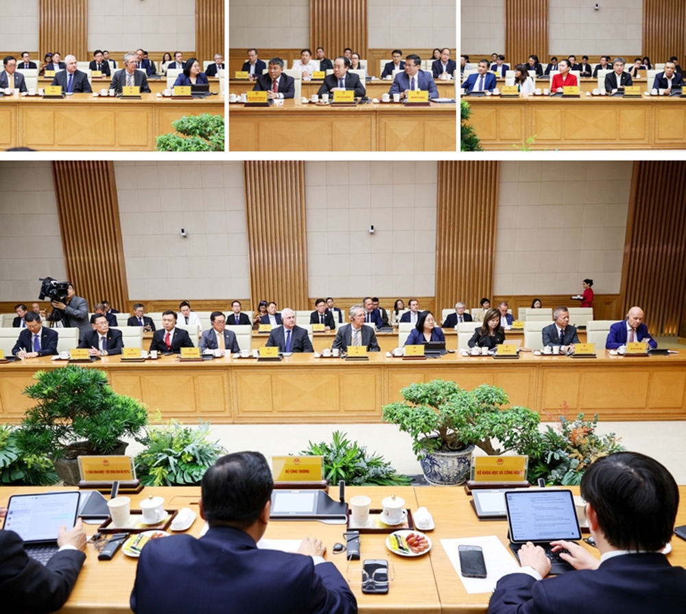Các đại biểu dự buổi làm việc bày tỏ ấn tượng về thành tựu phát triển kinh tế - xã hội Việt Nam thời gian qua, nhất là chiến lược phát triển dựa vào khoa học, công nghệ, đặc biệt là phát triển ngành công nghiệp bán dẫn - Ảnh: VGP/Nhật Bắc