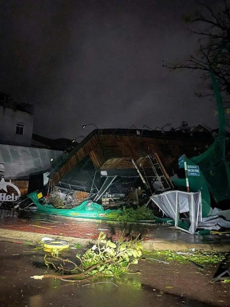 Bão số 13 gây thiệt hại nặng nề làm nhiều người thương vong và mất tích